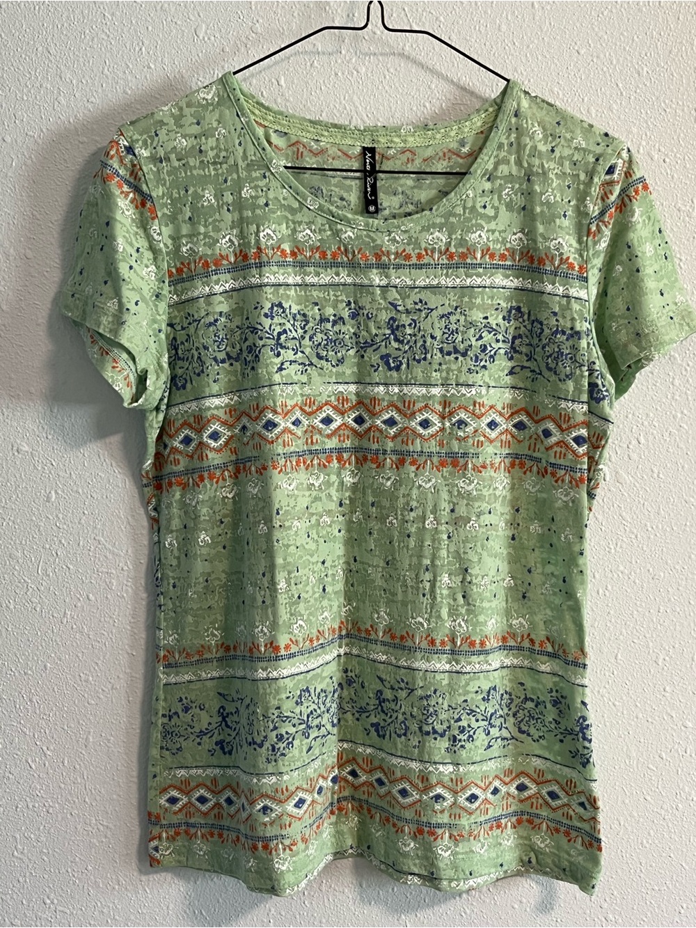 North River Light Green Short Sleeve Tee with Blue & Orange Pattern Size Medium